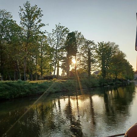 Готель Sur La Somme A Bord De La Peniche Arche De Noe Pont-Remy Екстер'єр фото